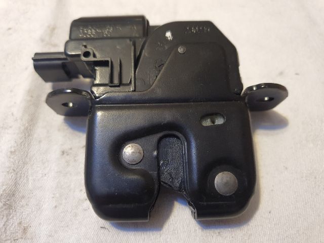 bontott RENAULT CLIO IV Csomagtérajtó Zárszerkezet