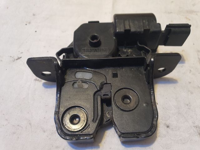 bontott RENAULT CLIO IV Csomagtérajtó Zárszerkezet