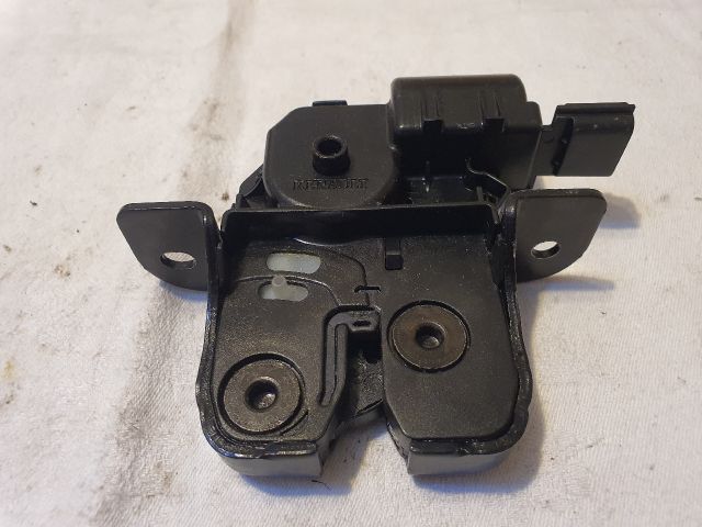 bontott RENAULT CLIO IV Csomagtérajtó Zárszerkezet