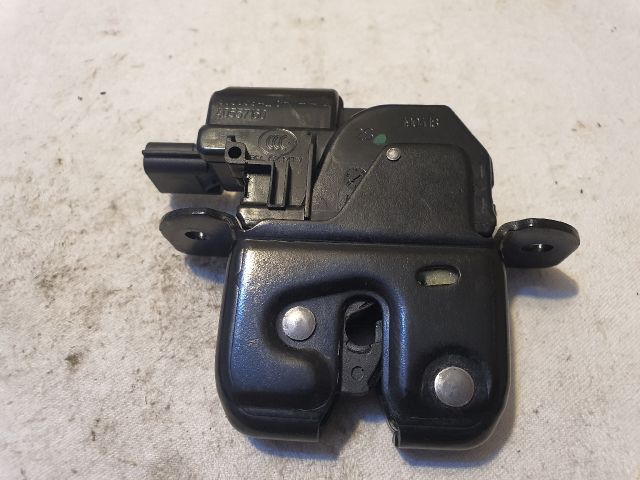 bontott RENAULT CLIO IV Csomagtérajtó Zárszerkezet