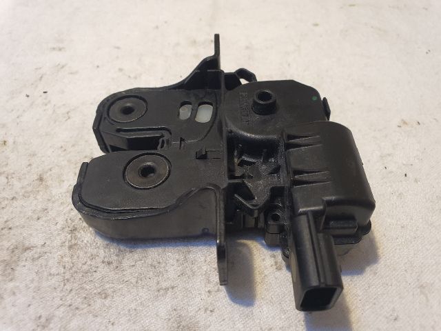 bontott RENAULT CLIO IV Csomagtérajtó Zárszerkezet