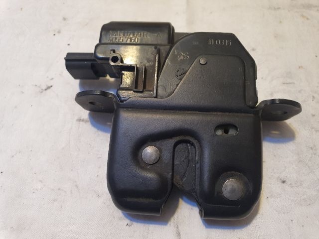 bontott RENAULT CLIO IV Csomagtérajtó Zárszerkezet