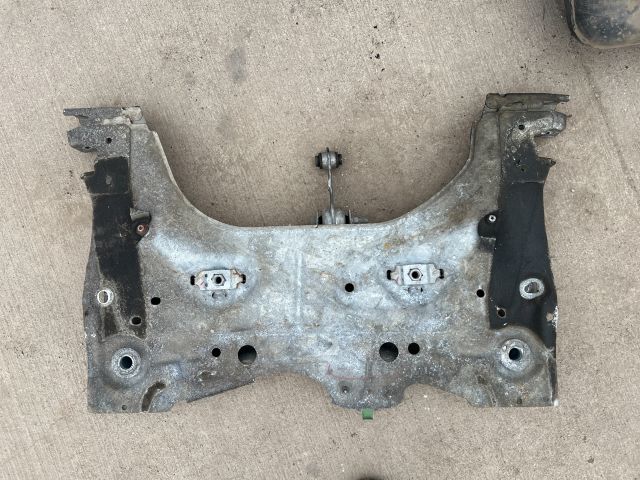 bontott RENAULT CLIO IV Első Bölcső