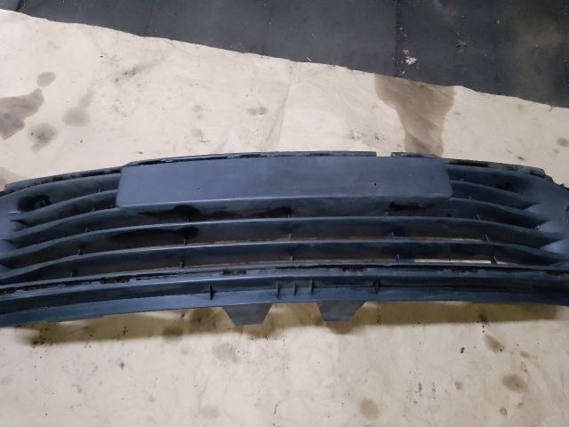 bontott RENAULT CLIO IV Első Lökhárító Alsó Középső Díszrács