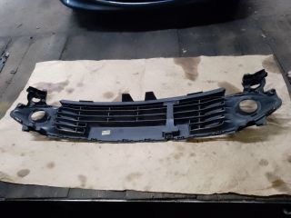 bontott RENAULT CLIO IV Első Lökhárító Alsó Középső Díszrács