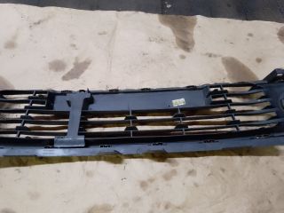 bontott RENAULT CLIO IV Első Lökhárító Alsó Középső Díszrács