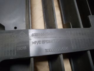 bontott RENAULT CLIO IV Első Lökhárító Alsó Középső Díszrács