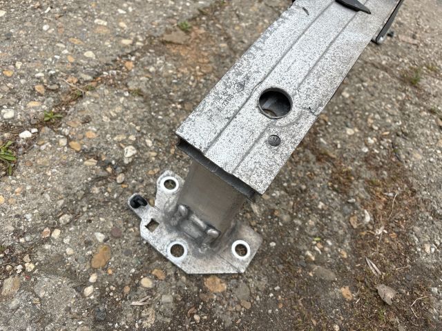 bontott RENAULT CLIO IV Első Lökhárító Merevítő (Fém)