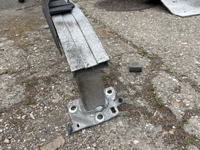 bontott RENAULT CLIO IV Első Lökhárító Merevítő (Fém)