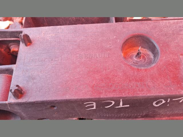 bontott RENAULT CLIO IV Első Lökhárító Merevítő (Fém)