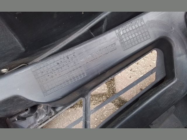 bontott RENAULT CLIO IV Első Lökhárító (Részeivel)