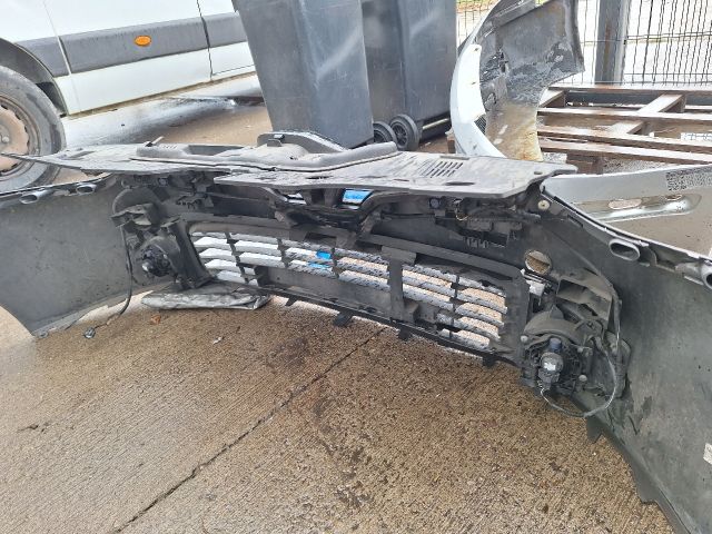 bontott RENAULT CLIO IV Első Lökhárító (Részeivel)