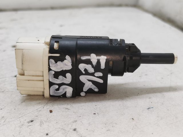 bontott RENAULT CLIO IV Fék Pedál Kapcsoló