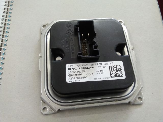 bontott RENAULT CLIO IV Fényszóró Elektronika