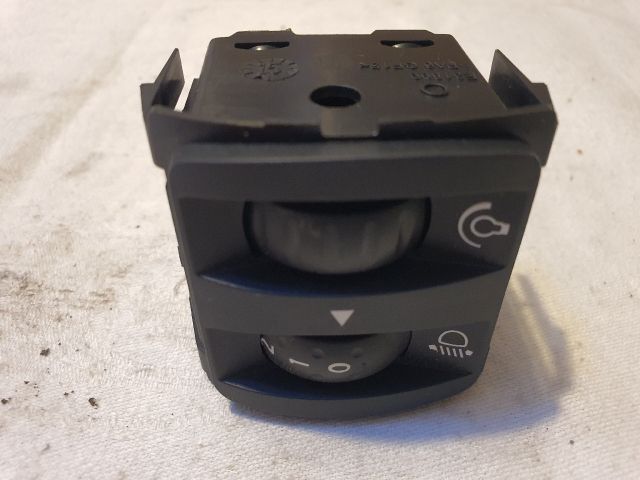 bontott RENAULT CLIO IV Fényszórómagasság Állító Kapcsoló