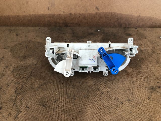 bontott RENAULT CLIO IV Fűtéskapcsoló (manuális klímás)