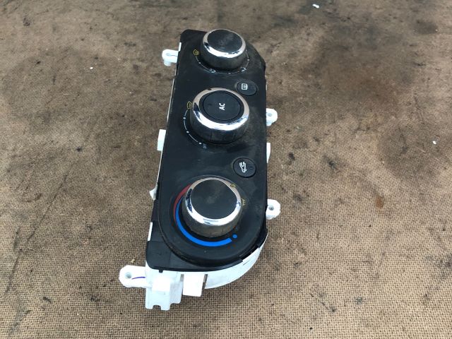 bontott RENAULT CLIO IV Fűtéskapcsoló (manuális klímás)
