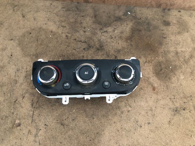bontott RENAULT CLIO IV Fűtéskapcsoló (manuális klímás)