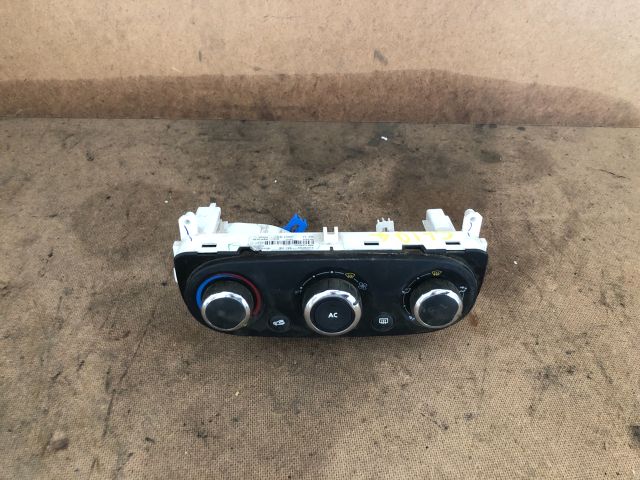 bontott RENAULT CLIO IV Fűtéskapcsoló (manuális klímás)