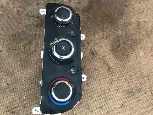 bontott RENAULT CLIO IV Fűtéskapcsoló (manuális klímás)