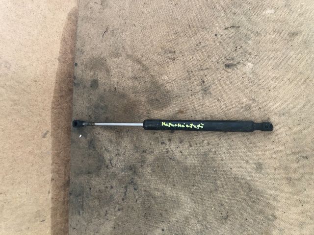 bontott RENAULT CLIO IV Gázrugós Kitámasztó Teleszkóp Motorháztető