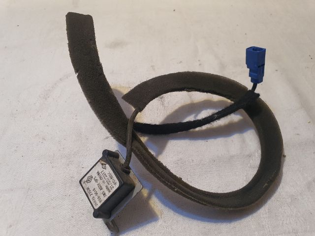 bontott RENAULT CLIO IV GPS Antenna