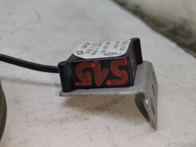 bontott RENAULT CLIO IV GPS Antenna