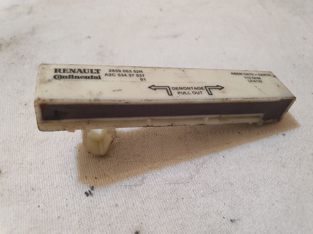 bontott RENAULT CLIO IV GPS Antenna