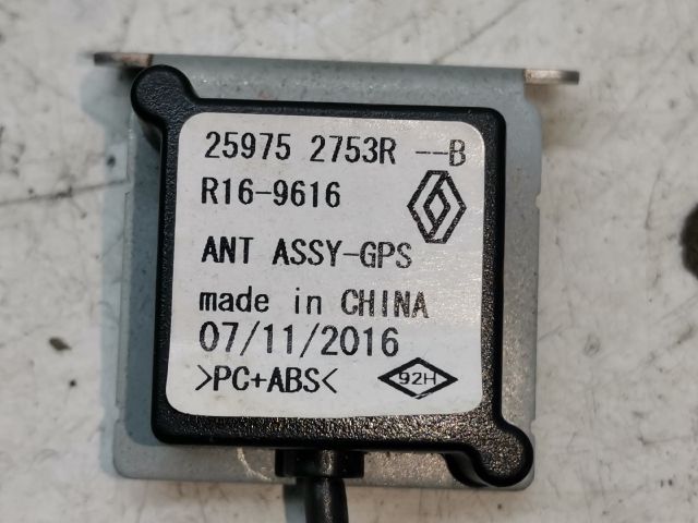 bontott RENAULT CLIO IV GPS Antenna