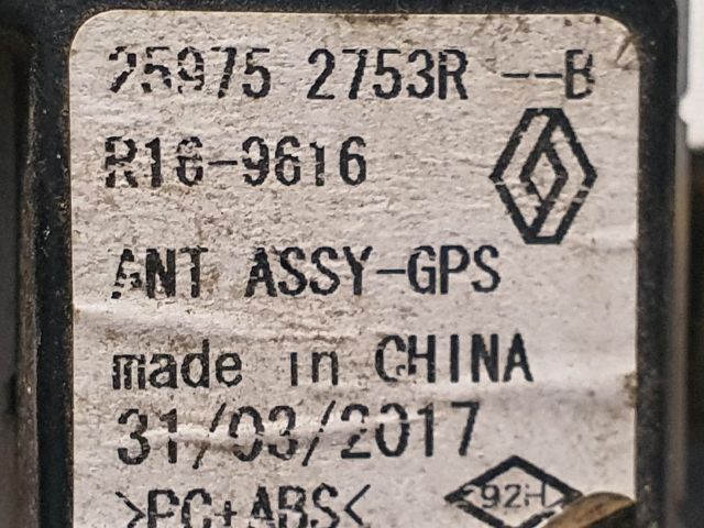 bontott RENAULT CLIO IV GPS Antenna