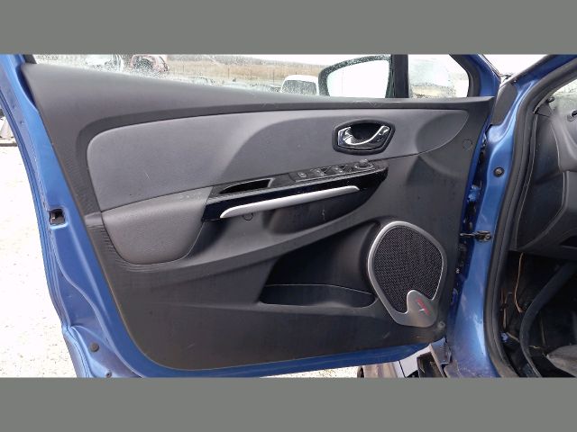 bontott RENAULT CLIO IV Hátsó középső Fejtámla