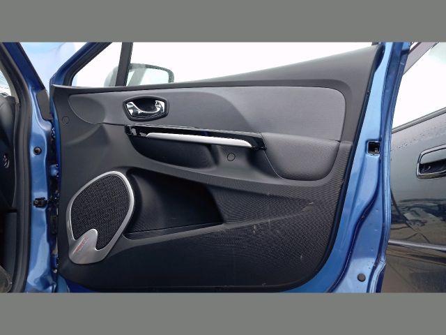 bontott RENAULT CLIO IV Hátsó középső Fejtámla