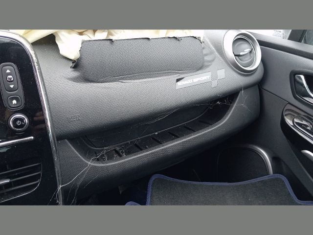 bontott RENAULT CLIO IV Hátsó középső Fejtámla