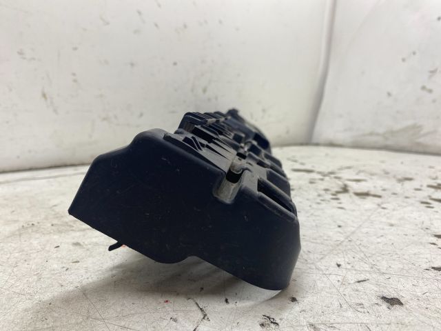 bontott RENAULT CLIO IV Hátsó középső Lökhárító Tartó (Műanyag)