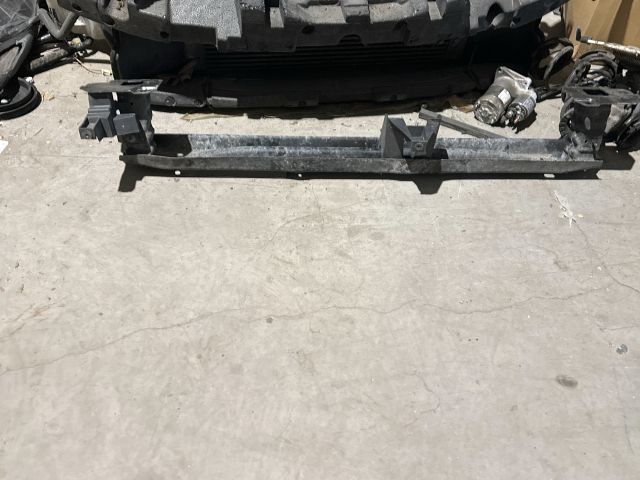 bontott RENAULT CLIO IV Hátsó Lökhárító Merevítő (Fém)