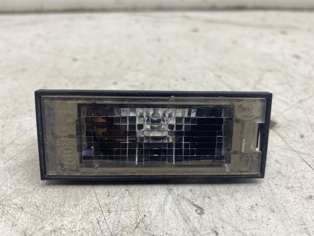 bontott RENAULT CLIO IV Hátsó Rendszámtábla Világítás