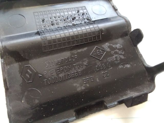 bontott RENAULT CLIO IV Hátsó Vonószem Burkolat