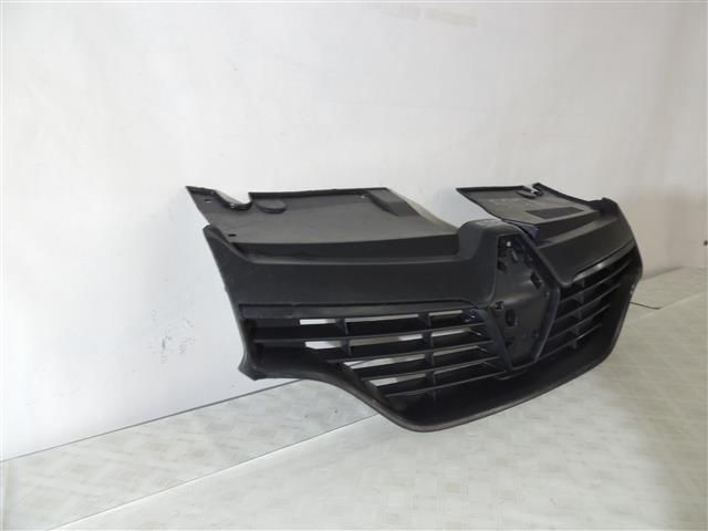 bontott RENAULT CLIO IV Hűtőrács