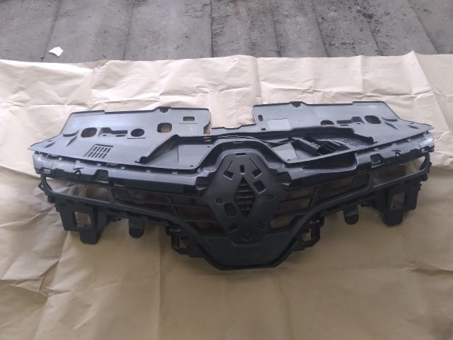 bontott RENAULT CLIO IV Hűtőrács