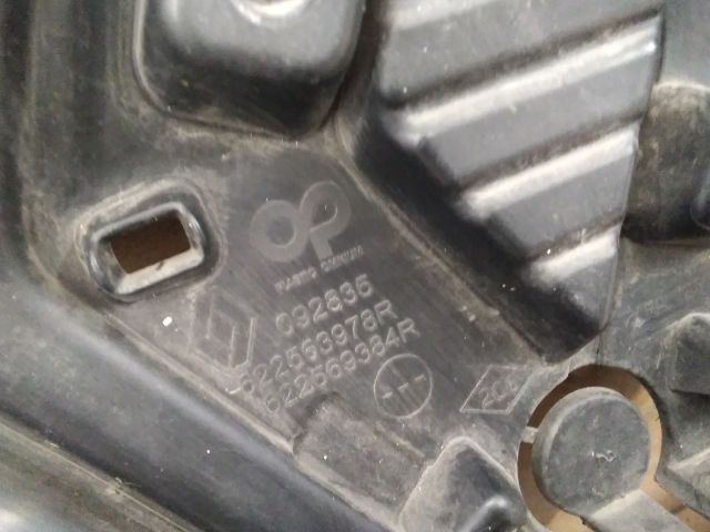 bontott RENAULT CLIO IV Hűtőrács