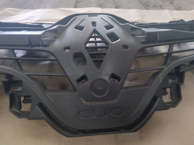 bontott RENAULT CLIO IV Hűtőrács