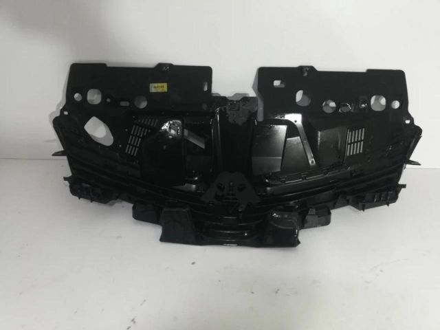 bontott RENAULT CLIO IV Hűtőrács