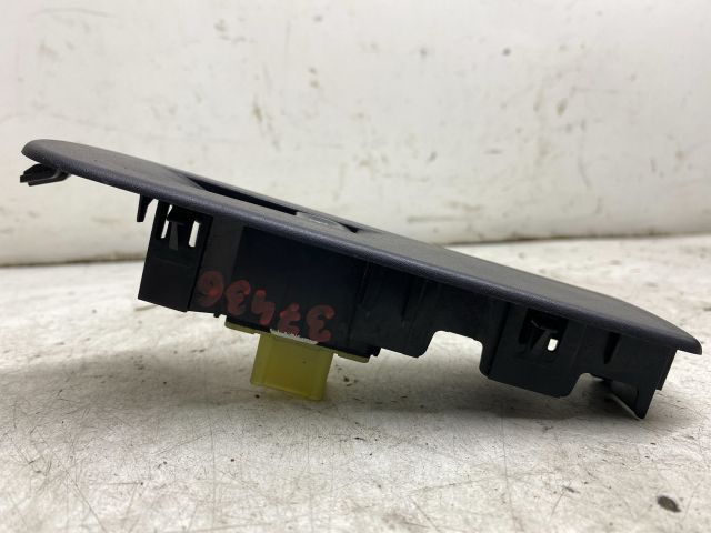 bontott RENAULT CLIO IV Jobb első Ablakemelő Kapcsoló