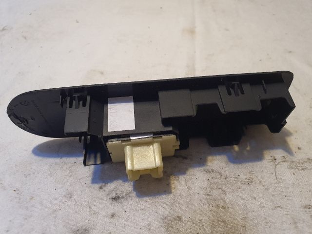 bontott RENAULT CLIO IV Jobb első Ablakemelő Kapcsoló