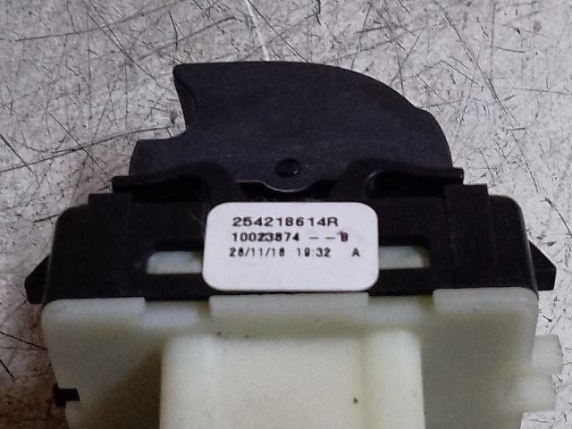 bontott RENAULT CLIO IV Jobb első Ablakemelő Kapcsoló