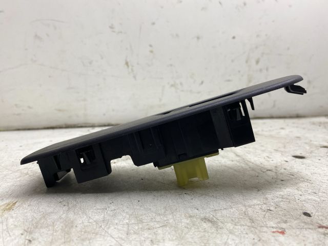 bontott RENAULT CLIO IV Jobb első Ablakemelő Kapcsoló