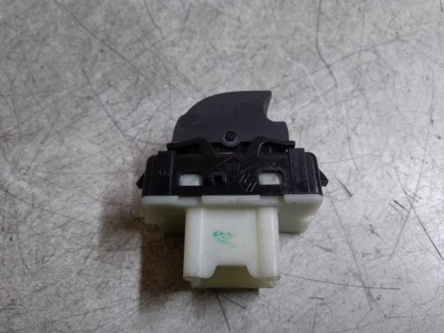 bontott RENAULT CLIO IV Jobb első Ablakemelő Kapcsoló