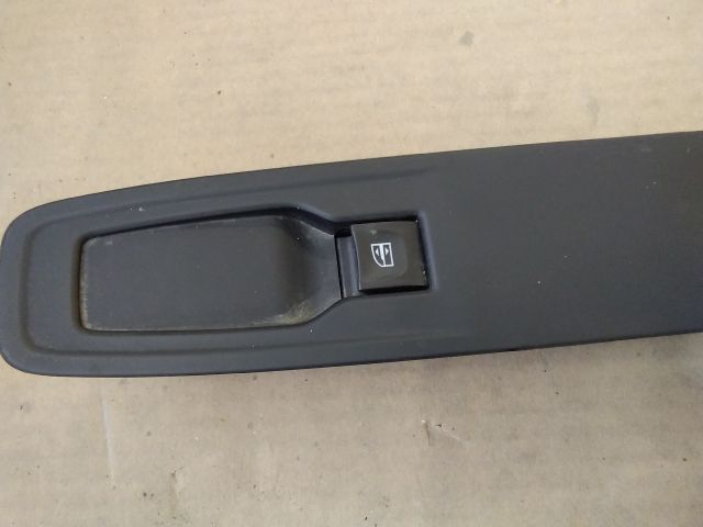 bontott RENAULT CLIO IV Jobb első Ablakemelő Kapcsoló