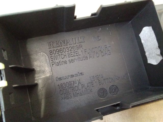 bontott RENAULT CLIO IV Jobb első Ablakemelő Kapcsoló