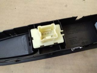 bontott RENAULT CLIO IV Jobb első Ablakemelő Kapcsoló